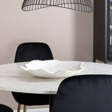 Jídelní stůl Razzia 106 cm -Bílá Terazzo / Černá - Židle Polar - Black Velvet / Matná mosazná noha 4