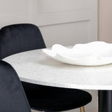 Jídelní stůl Razzia 106 cm -Bílá Terazzo / Černá - Židle Polar - Black Velvet / Matná mosazná noha 4