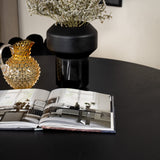 Jídelní stůl Dipp - 115 cm - Černá dýha / černé nohy s mosazným dippem + Limhamn Light - Židle - Black Velvet_4