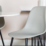 Kulatý jídelní stůl Estelle ø106 H75 - Bílá / Černá+Polar Plastová jídelní židle - Černé nohy / Šedá Plast_4