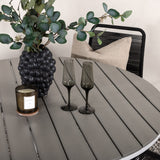 Break - Jídelní stůl kulatý - Bílá / Šedá - Alu / Aintwood - 120ø _1+ Lindos Stohovací židle - Černá Alu / Černé lano _4