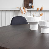 Kamenný kulatý jídelní stůl – černá / mocca dýha + jídelní židle Polar – černé nohy – černá látka _4