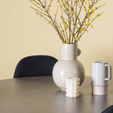 Jídelní stůl Piazza – přírodní / tmavě šedý stříkaný kámen + jídelní židle Polar – černé nohy – černá látka _4