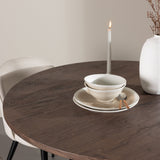 Bootcut jídelní stůl se sametovou jídelní židlí