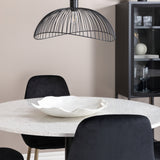 Jídelní stůl Razzia 106 cm -Bílá Terazzo / Černá - Židle Polar - Black Velvet / Matná mosazná noha 4