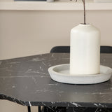 Kulatý jídelní stůl Marbs – černá / černá skleněná židle Marble+Tvist – černá / černá PU_4