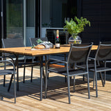 Jídelní stůl Chan – černá ocel / akácie (vzhled teak) – 200 cm + křeslo Santorini (stohovatelné) – černá alu / černá textilie_6