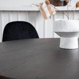 Kamenný kulatý jídelní stůl - černá / mocca dýha + jídelní židle Polar - černé nohy / černý samet _4