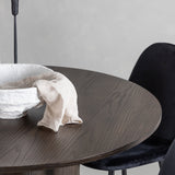 OliviaJídelní stůl-Mocca/MoccaVeneer+PolarJídelní židle-Černé nohy/BlackVelvet_4