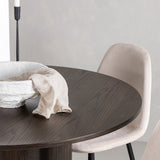 OliviaJídelní Stůl-Mocca/MoccaVeneer+PolarJídelní Židle-Černé nohy/BeigeVelvet_4