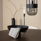 Kamenný kulatý jídelní stůl - černá / mocca dýha + jídelní židle Chico - černá / bílá Boucle _4