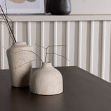 Jídelní stůl Kaseidon – kaučukové dřevo / tmavě hnědá MDF + Rosie jídelní židle – černá / béžová látka _4