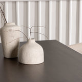 Jídelní stůl Kaseidon – kaučukové dřevo / tmavě hnědá MDF + židle Berit – černá / béžový samet _4