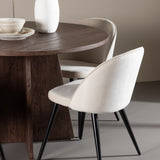 Bootcut jídelní stůl se sametovou jídelní židlí