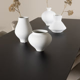 Jídelní stůl Ellis se sametovou jídelní židlí