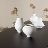 Jídelní stůl Ellis se sametovou jídelní židlí