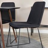 Kulatý stůl Plaza 100 cm - Černá deska - Ořechové nohy+Muce Jídelní židle - Černé nohy - Černá Fabric_4