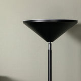 Stojací lampa Corong, černá