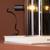 Stolní lampa Quentin, kouřové sklo